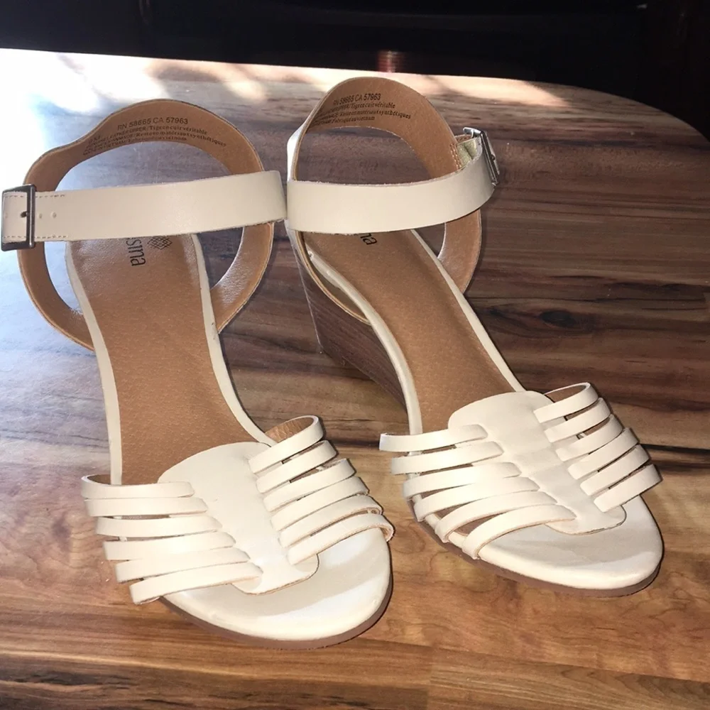 NWOT Susina Terra Leather Wedge Sandal